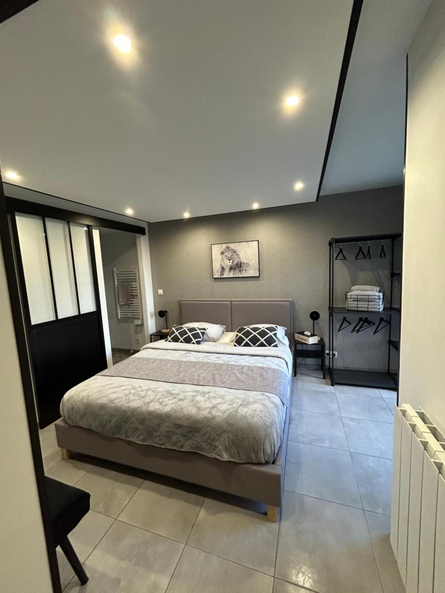 Appart Dans Un Superbe Quartier Wierde Villa Namur Ruang foto